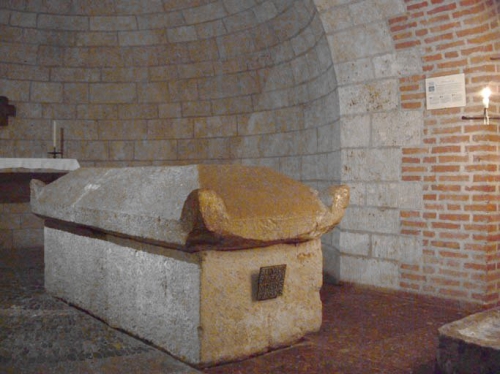 afra - graf in augsburg crypte van de St Ulrich.jpg