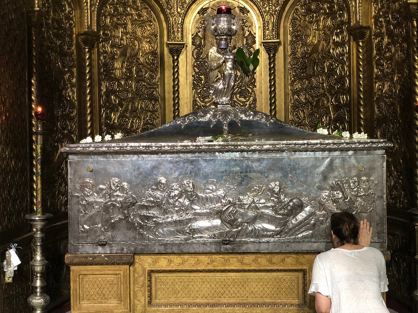 silver-coffin-with-the